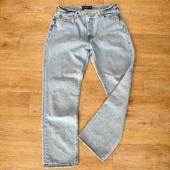 ABERCROMBIE & FITCH Rigid Denim - Loose - Light Wash - Picture 1 of 9